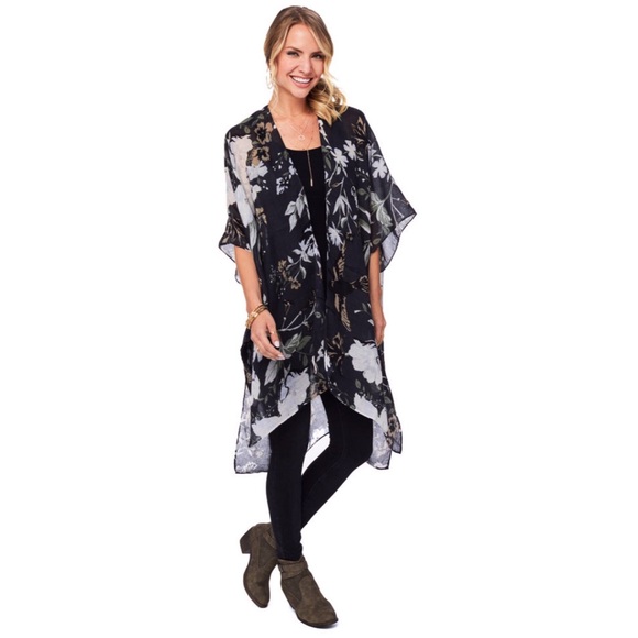 Charming Charlie Adrienne Floral Kimono - Picture 2 of 5